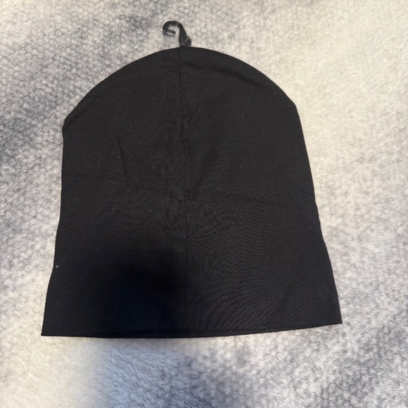 Women's Bebe Beanie New With Tags - Picture 2 of 4